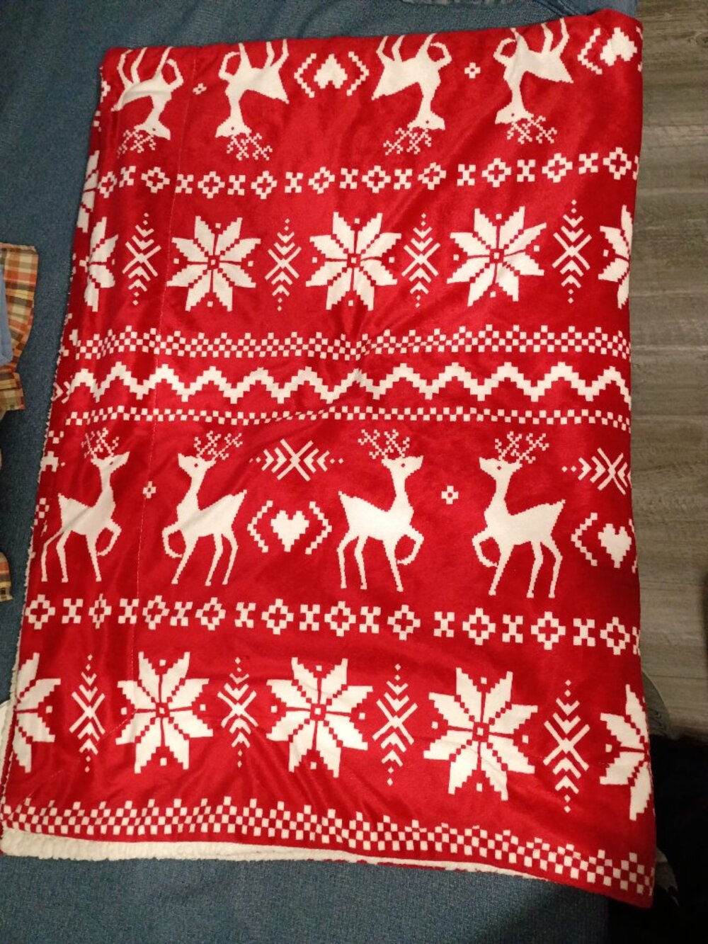 Christmas Plush Red and White Throw Blanket 50x70